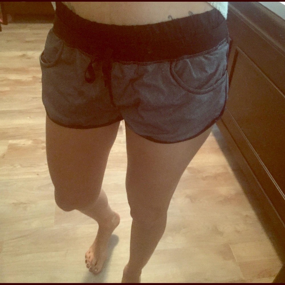 Lululemon Running Shorts - Black/Silver